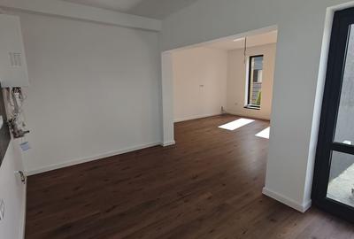 Casă cu 4 camere cu Teren 550 Mp în Central