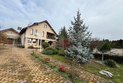 Casă cu 4 camere cu Teren 1000 Mp în Central