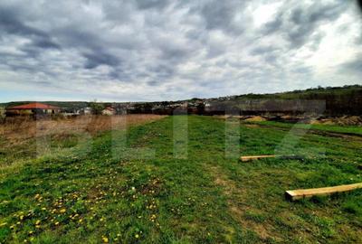 Teren de 1000 mp, în Borhanci