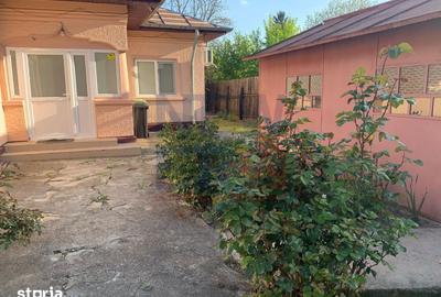 Casă cu 4 camere cu Canalizare în Brănești
