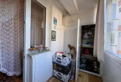 Apartament cu 3 camere decomandat în 22 Decembrie - 2