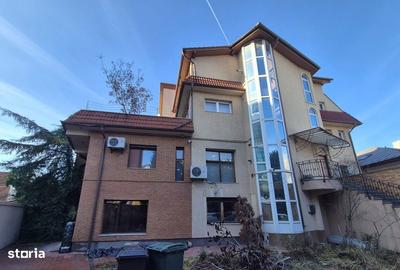 Casă cu Canalizare în Herăstrău