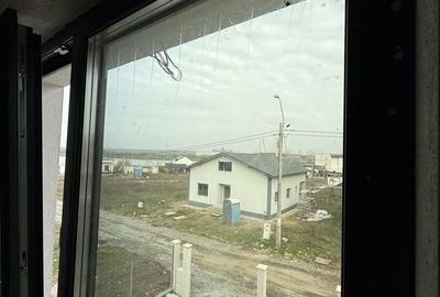 Casă cu 4 camere decomandat în Agigea