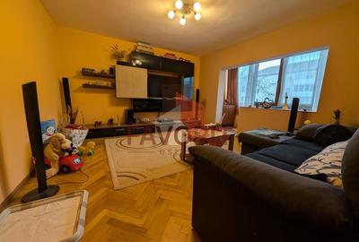 Apartament cu 3 camere decomandat, mobilat în Torontalului