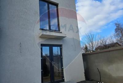 Casă cu 5 camere cu Teren 215 Mp în Cârcea