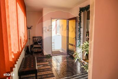 Casă cu 8 camere cu Teren 946 Mp în Central - 13