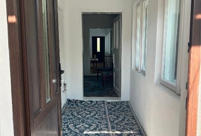 Casă cu anexe și grădină; Retevoiesti , 30Km Curte de Argeș și Câmpulung; locuib - 12