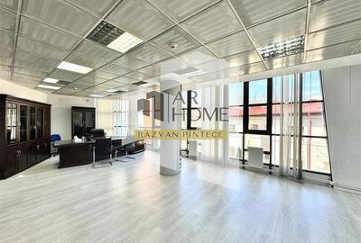 Spațiu comercial, de 40 mp, în Central - 3
