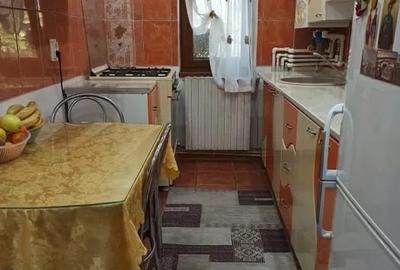 Apartament cu 2 camere, etaj 2/4, zona Alexandru cel Bun - 4