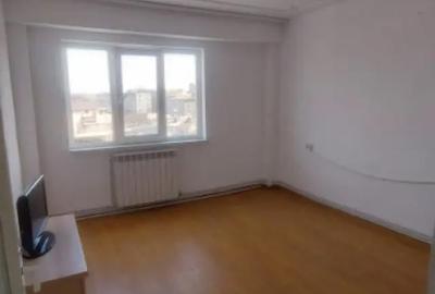 Apartament cu 2 camere decomandat în Casa de Cultură