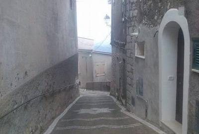 Apartament cu 2 camere nedecomandat în Central - 1