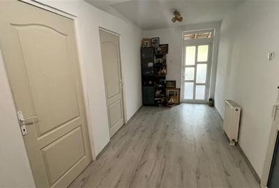 Apartament cu 4 camere decomandat în Bucium - 9