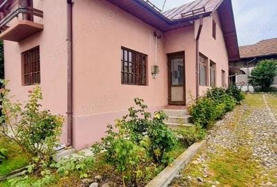 Casa cu teren generos, livada + casa secundara - 15min de Targovi?te, 1h de munte Casa cu teren generos, livada + casa secundara - 15min de Targovi?te, 1h de munte - 5