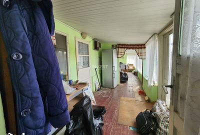 Casă cu 2 camere cu Teren 1600 Mp în Voinești - 4