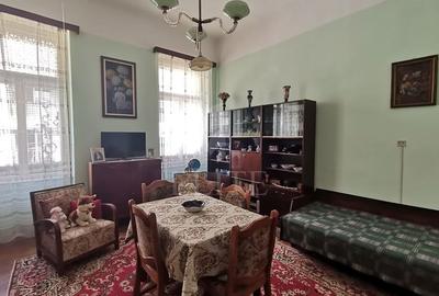 Apartament cu 3 camere semidecomandat în Central - 1