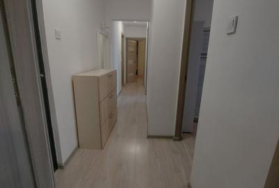 Apartament cu 3 camere decomandat în Micro 4 - 16