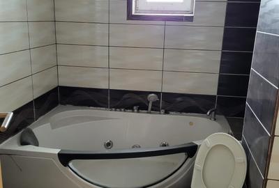 Malu Rosu ,se vine apartament cu trei camere ,pret  83000 euro - 9