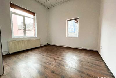 Casă cu 4 camere cu Canalizare în Central - 2