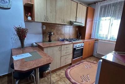De vanzare apartament cu 2 camere, zona Scolii nr 1, mobilat ?i utilat, 53.000 euro - 2