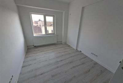 Apartament cu 4 camere semidecomandat în Central - 9