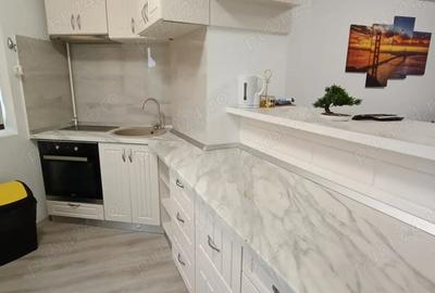 Apartament cu 3 camere semidecomandat în Central - 3