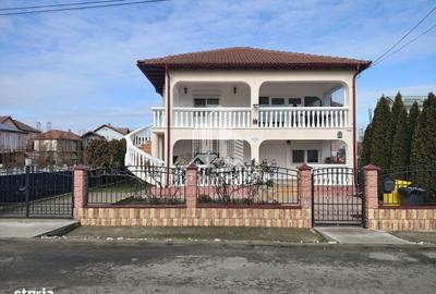 Casă cu 9 camere cu Teren 499 Mp în Limanu - 11