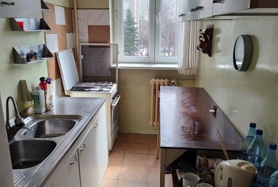 Apartament cu 3 camere decomandat, mobilat în Alexandru Obregia