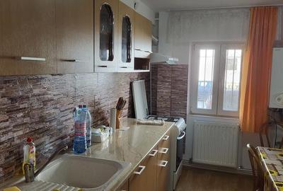 Apartament cu 3 camere decomandat în Brăilei - 2