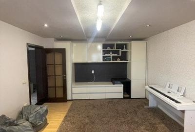 Apartament de 3 camere, 75 mp, zona Vivo