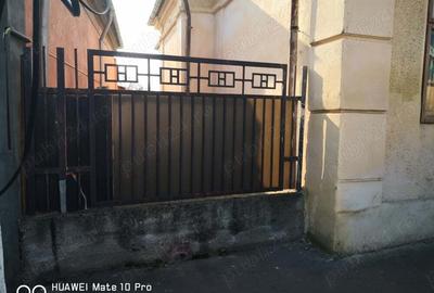 De vanzare (de inchiriat) , in zona centrala, casa cu curte de 1100 mp - 7