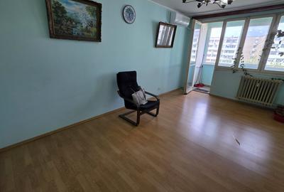 Apartament cu 3 camere decomandat în Berceni - 2