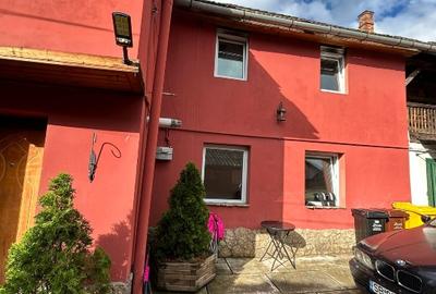 Casă cu etaj de vânzare – ultracentral, Cisnădie