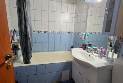 Apartament cu 2 camere decomandat în Baba Novac - 10