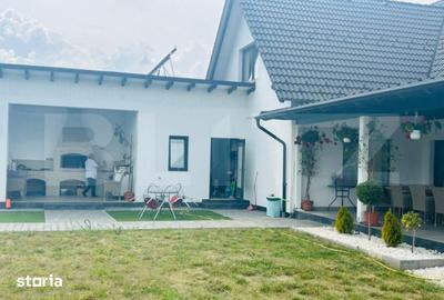 Casă cu 6 camere cu Teren 10000 Mp în Central - 10