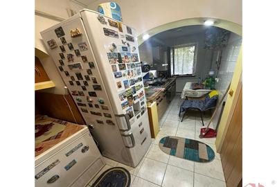 Ap 3 cam, Sud scoala nr 8, 50mp utili, et 1/4, CT - 4