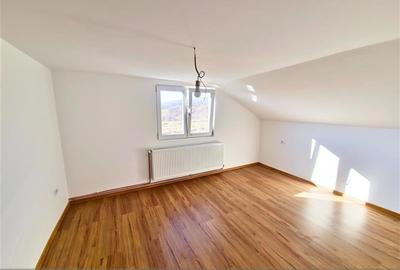 Casă individuală cu 5 camere cu Teren 484 Mp în 1 Mai - 11