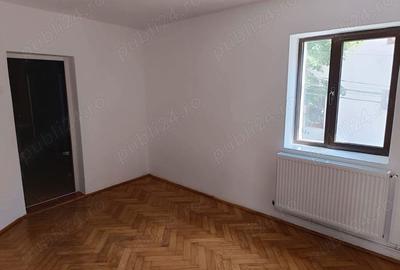 Casă cu 6 camere cu Teren 500 Mp în Păun - 3
