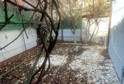 Casă individuală cu 8 camere cu Canalizare în P-ța Muncii - 12