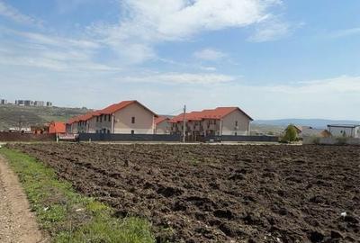 Casă cu Teren 615 Mp în Cârlig - 1