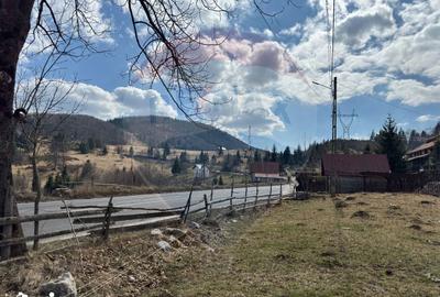 Teren de 3784 mp, în Fundata - 4