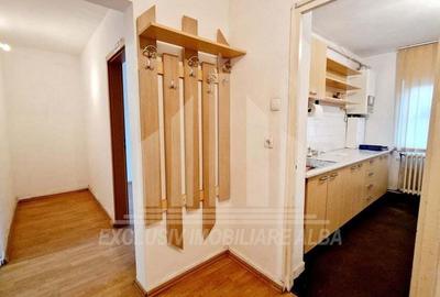 Vand apartament 2 camere decomandate in Cetate - 1
