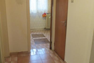 Apartament cu 4 camere semidecomandat în Titan - 2