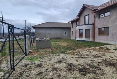 Casă cu 6 camere cu Teren 923 Mp în Târnova - 15