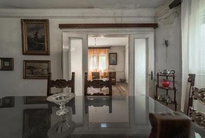 Apartament cu 4 camere semidecomandat în Calea Călărașilor