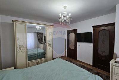 Apartament cu 3 camere decomandat, mobilat în Burdujeni - 12