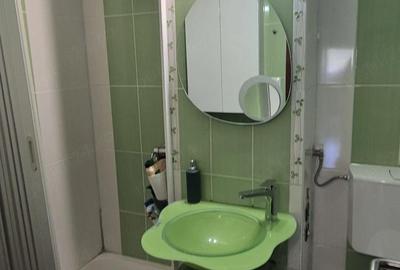 Apartament cu 4 camere decomandat în CET - 2