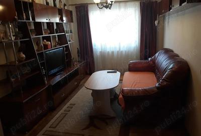 Apartament cu 3 camere decomandat în Liliacului