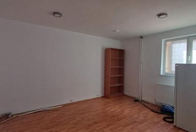 Birou, de 50 mp, în Pieptănari - 11