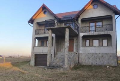 Casă cu 7 camere cu Teren 2500 Mp în Marginea - 1