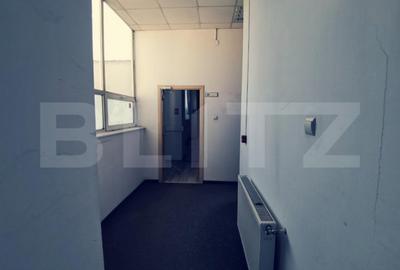 Spațiu comercial, de 1,000 mp, în Central - 4